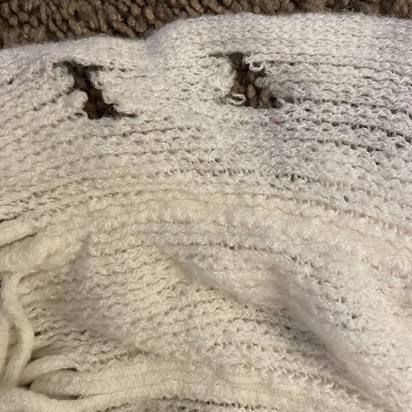 Cute Ruffle Scarf - Picture 4 of 5